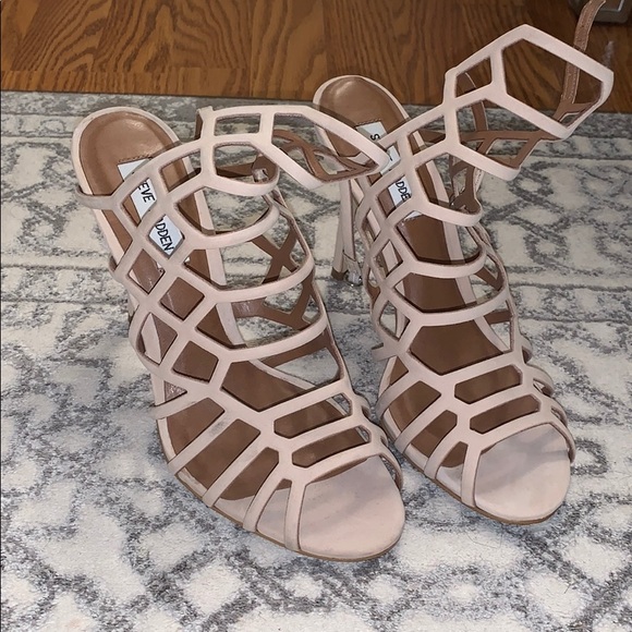 Beautiful nude heels - Picture 1 of 4